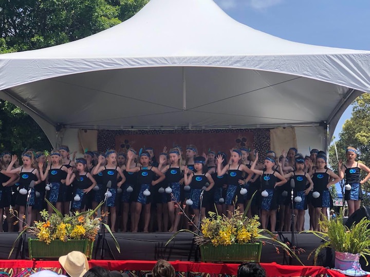 Kapahaka at the festival - Longbay Primary